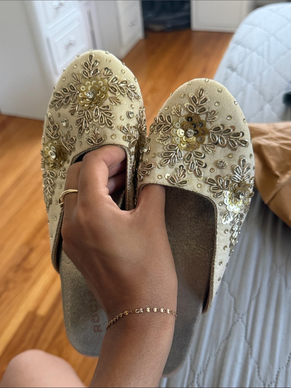 Gold Floral Punjabi jutti/mojadi